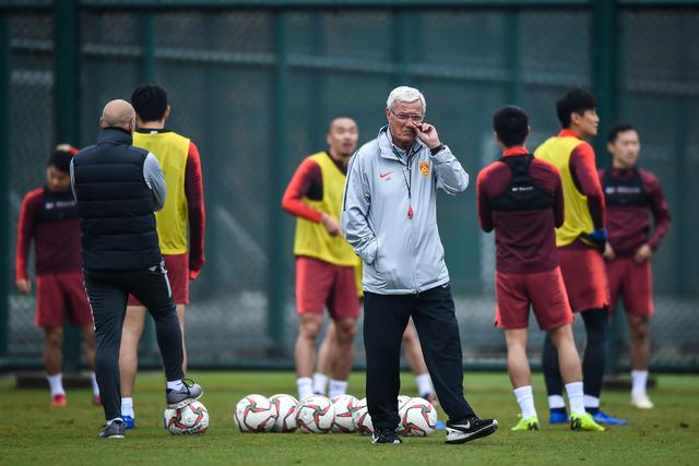 阿莫林执教曼联第一周 展现出非凡的魅力和自信